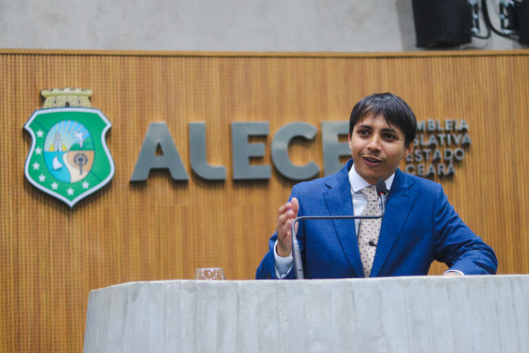 Léo Suricate completa primeiro mês de mandato