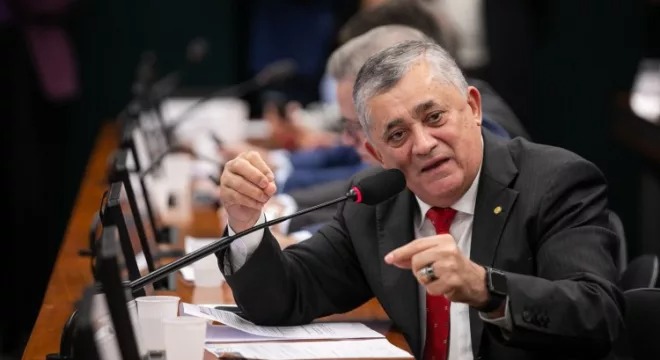 José Guimarães critica PEC da Blindagem: “um escárnio que desvia o foco das verdadeiras urgências do Brasil”