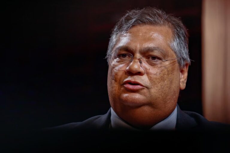 Flávio Dino aciona PF após receber ameaças por voto no STF contra Bolsonaro e aliados