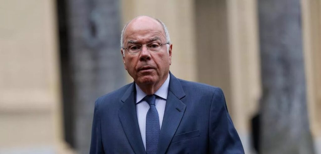 Lula e Trump devem ter primeira conversa oficial por telefone ou videoconferência, diz chanceler Mauro Vieira