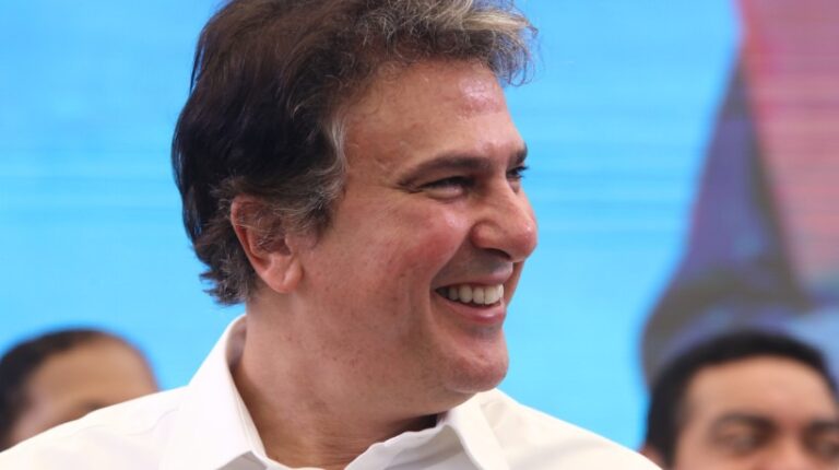 Camilo anuncia que Carteira Nacional do Docente será sancionada em outubro com novos benefícios