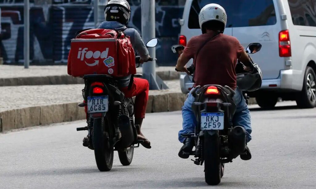 Câmara aprova urgência para votar vale-refeição de R$ 20 para entregadores de aplicativos