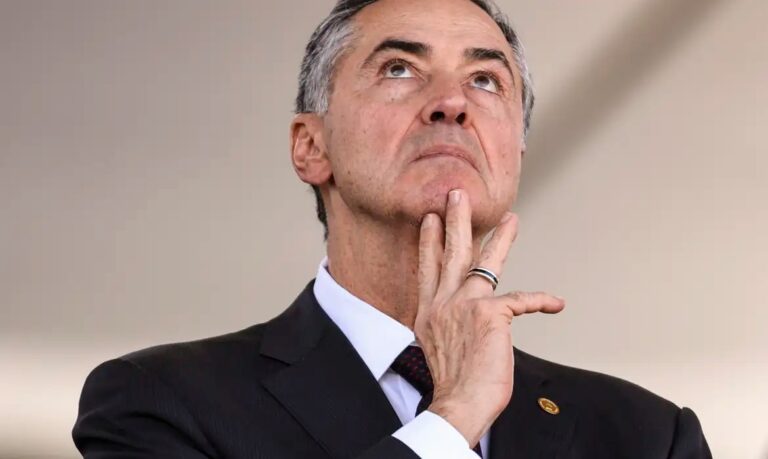 Barroso afirma que julgamento de Bolsonaro será conduzido com serenidade e sem interferências no STF