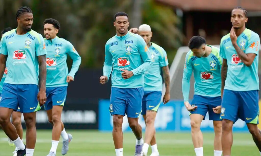 Ancelotti comanda treino completo da Seleção e esboça time para enfrentar Chile no Maracanã