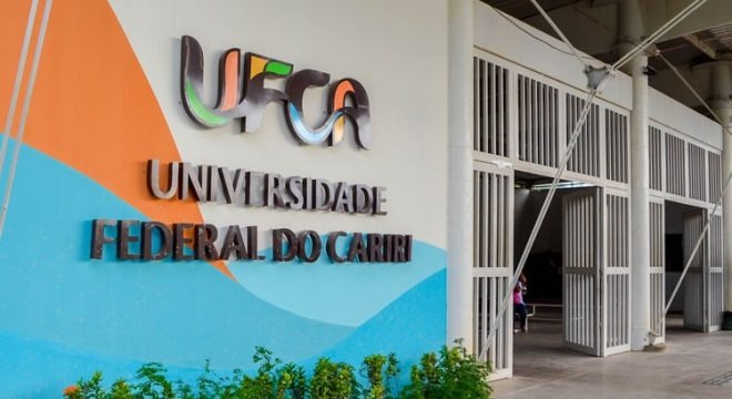 UFCA adota emissão exclusiva de diplomas digitais e reduz prazo para uma semana