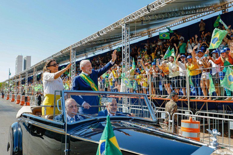 Desfile de 7 de Setembro reúne 45 mil em Brasília e destaca soberania, COP30 e Brasil do Futuro