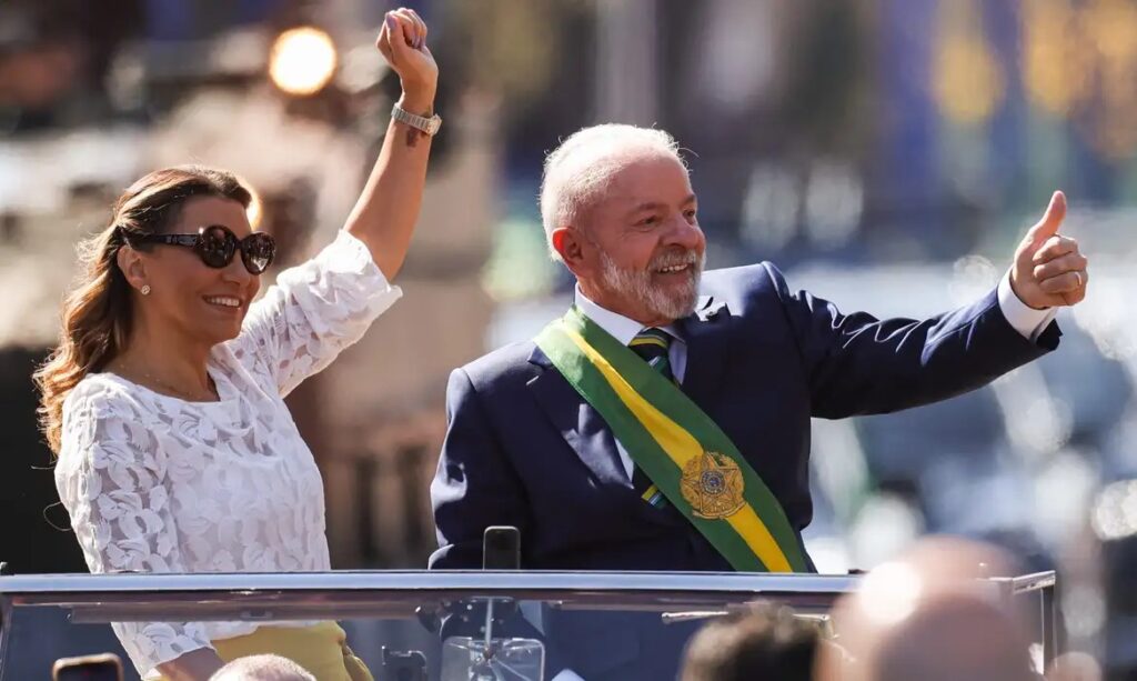 Após desfile de 7 de Setembro, Lula reafirma soberania nacional e diz que Brasil “tem lado, o do povo”
