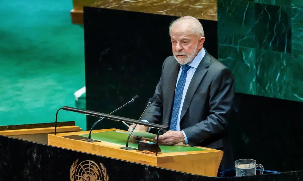 Lula defende relação civilizada com os EUA, critica tarifas e reafirma soberania do Brasil em entrevista à PBS