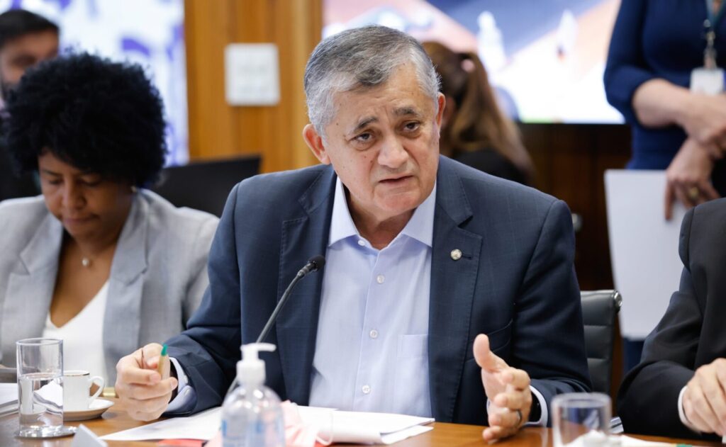 Guimarães defende debate sobre fim da escala 6×1 na Câmara e diz que é hora de ouvir o povo