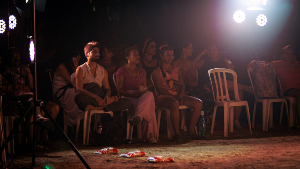 EJA da Escola Alaíde Silva Santos recebe espetáculo