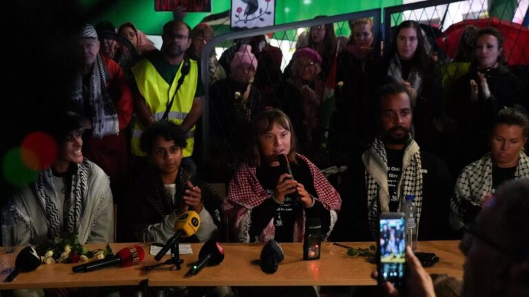 Greta Thunberg e ativistas denunciam espancamento e tortura em prisão de Israel após missão humanitária a Gaza