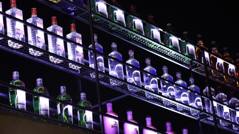 AGU notifica Meta e dá 48 horas para remover conteúdos que vendem insumos usados em falsificação de bebidas