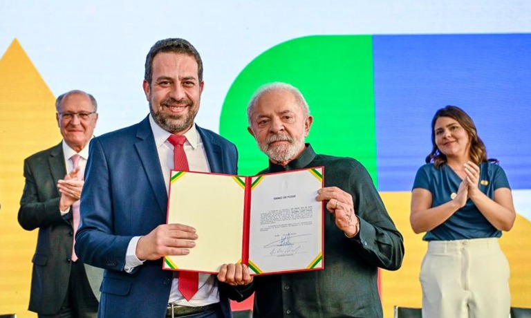 Boulos toma posse e diz que sua missão é “colocar o governo na rua e ouvir o povo olho no olho”