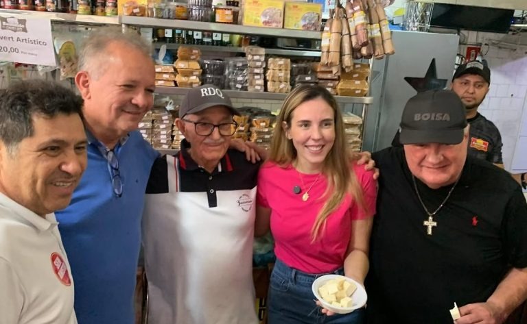 Políticos cearenses participam da “festa da ressurreição” de Raimundo do Queijo, agora patrimônio histórico de Fortaleza