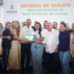 Governo do Ceará entrega 900 tablets a estudantes do Ensino Médio em Pacatuba e reforça inclusão digital