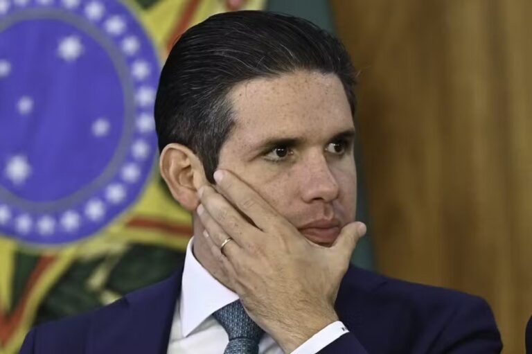 Criminosos armados invadem aeroporto e tentam roubar avião do presidente da Câmara, Hugo Motta, na Paraíba