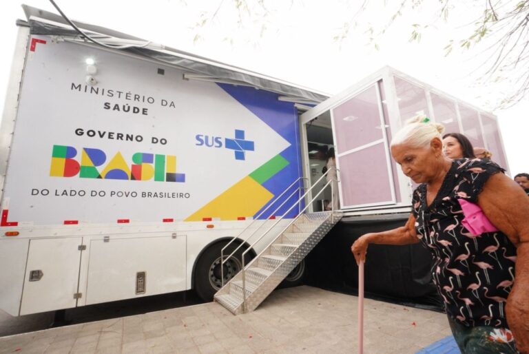 Juazeiro do Norte recebe Carreta Saúde da Mulher com foco na prevenção do câncer de mama e do colo do útero
