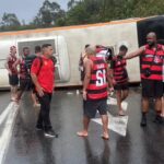 Acidente com ônibus do Flamengo deixa 16 torcedores feridos a caminho da Argentina; veja vídeo