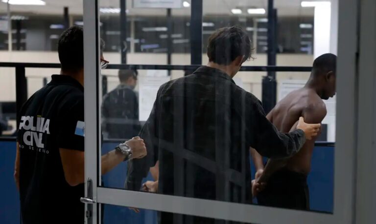 Ministros Rui Costa e Lewandowski se reúnem com Cláudio Castro após operação que deixou 64 mortos no Rio