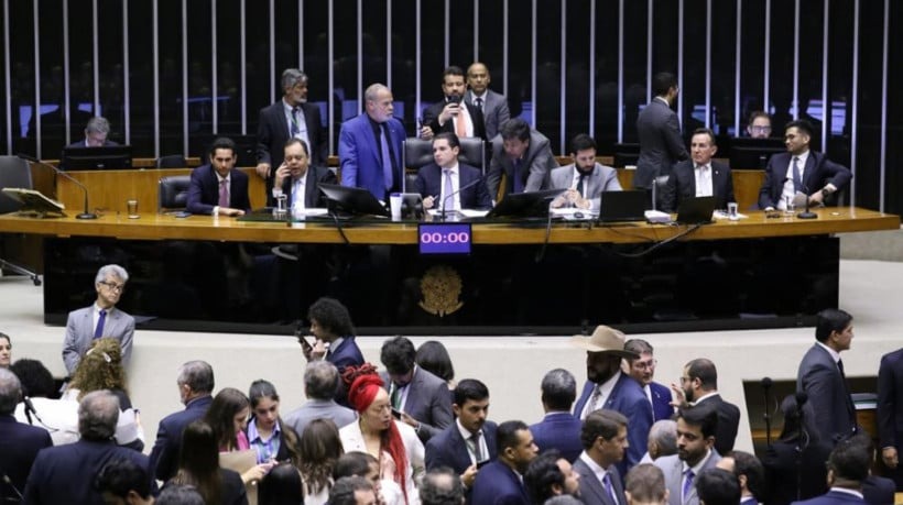 MP do IOF é retirada de pauta na Câmara; maioria dos deputados cearenses vota contra a decisão