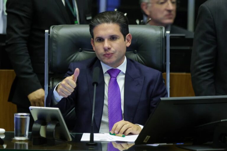 Após demissões no Centrão, Hugo Motta admite que votação da LDO de 2026 pode ser adiada no Congresso