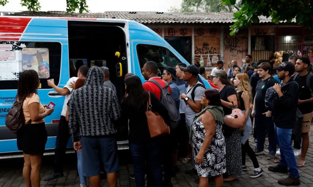 “Entrei na estação para fugir dos tiros”: relatos de medo e caos durante megaoperação no Rio