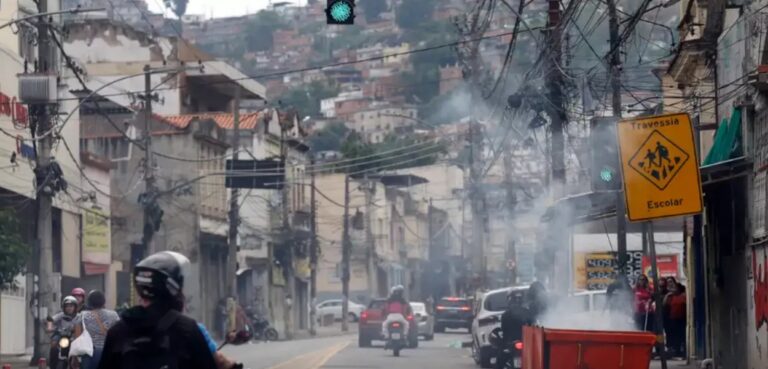 Governo federal autoriza transferência de presos e envia comitiva ao Rio após massacre com 64 mortos