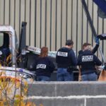 Coroa da imperatriz Eugênia roubada do Museu do Louvre é recuperada após assalto em Paris