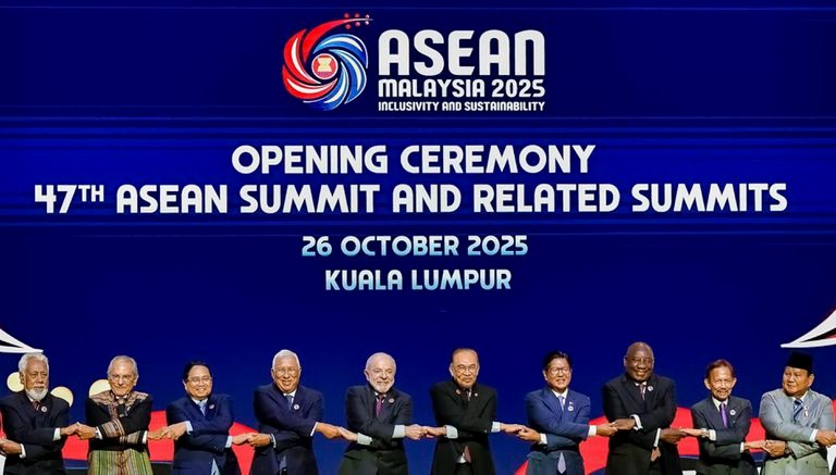 Lula defende aproximação entre Sudeste Asiático e Brasil e diz que união é essencial para o multilateralismo e o equilíbrio global