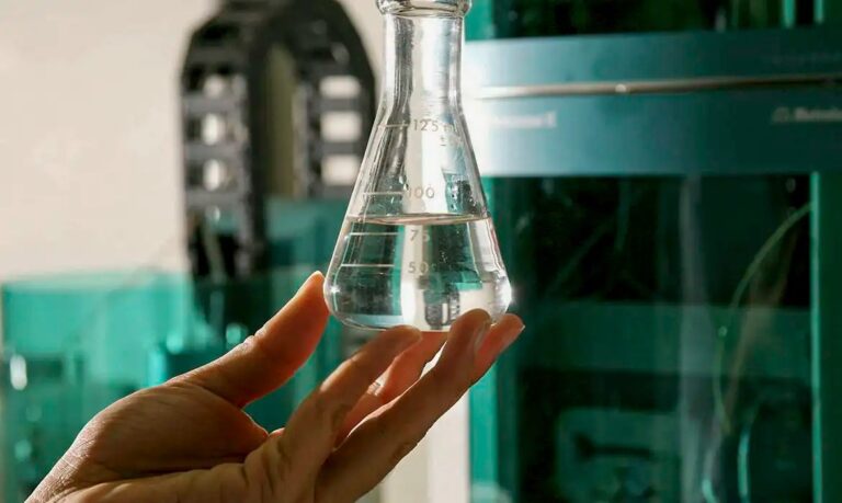 São Paulo confirma sexta morte suspeita por intoxicação com metanol e interdita seis estabelecimentos