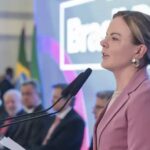 Gleisi Hoffmann defende demissões estratégicas e cobra fidelidade total à reeleição de Lula