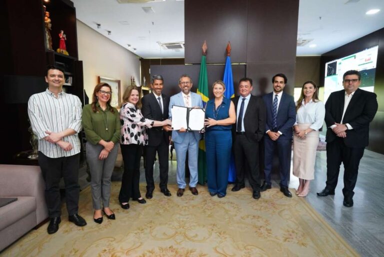 Elmano de Freitas firma parceria com empresa sueca e reforça investimentos em energia verde no Ceará