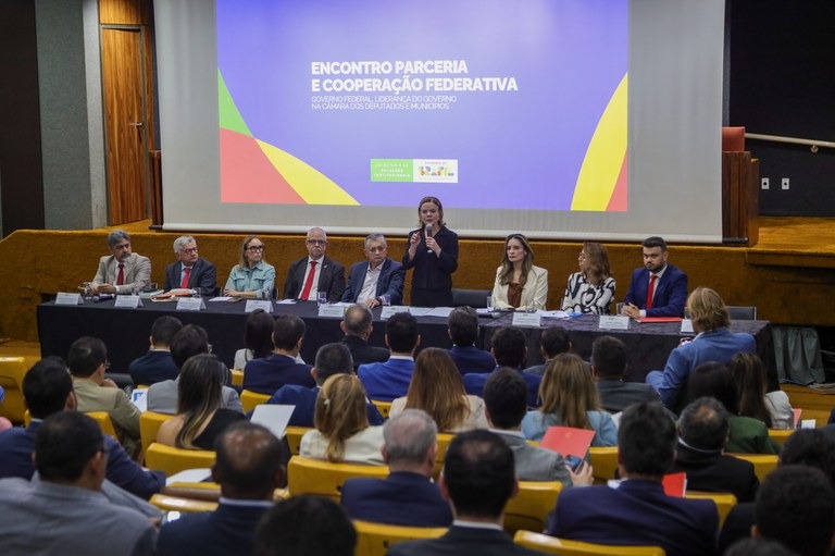 Imagem_Brito Júnior_SRI-PR_Guimarães mostra força política ao reunir mais de 50 prefeitos cearenses com o Governo Federal