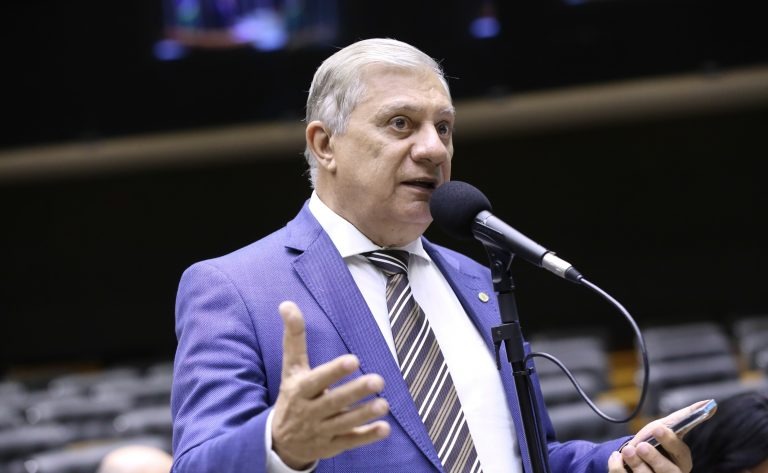 José Airton Cirilo participa de homenagem aos 50 anos do COFFITO na Câmara dos Deputados