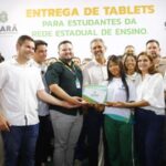 Em Reriutaba, Governo do Ceará entrega 300 tablets a alunos do Ensino Médio e reforça investimento na educação digital