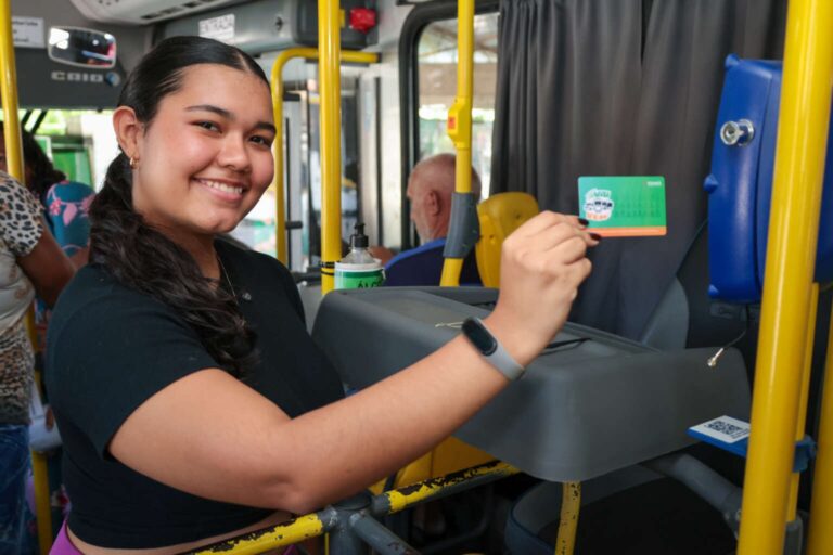 VaiVem Trabalhador ultrapassa 30 mil solicitações e fortalece inclusão social e acesso ao emprego na RMF