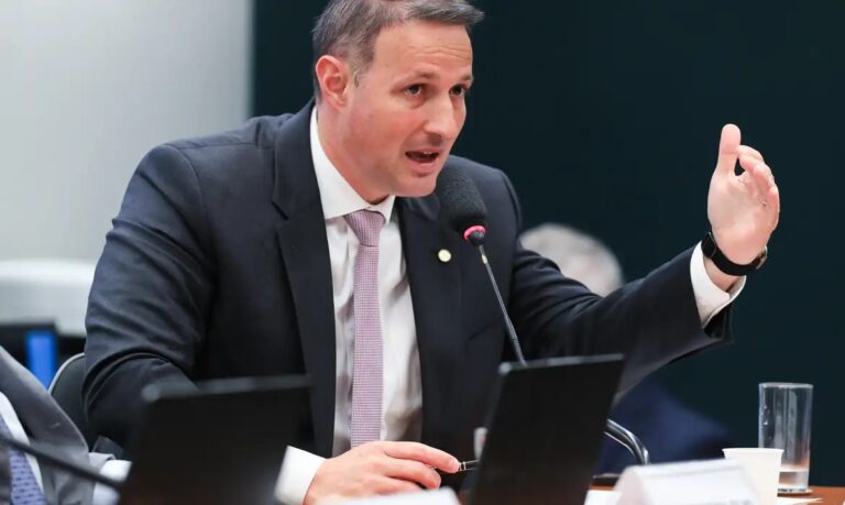 Relator do PL Antifacção propõe limitar ação da PF a pedido de governadores e gera reação no Congresso