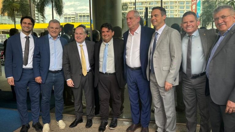 Em meio a racha interno, União Brasil filia Roberto Cláudio com presenças de Ciro Gomes e Capitão Wagner em Brasília