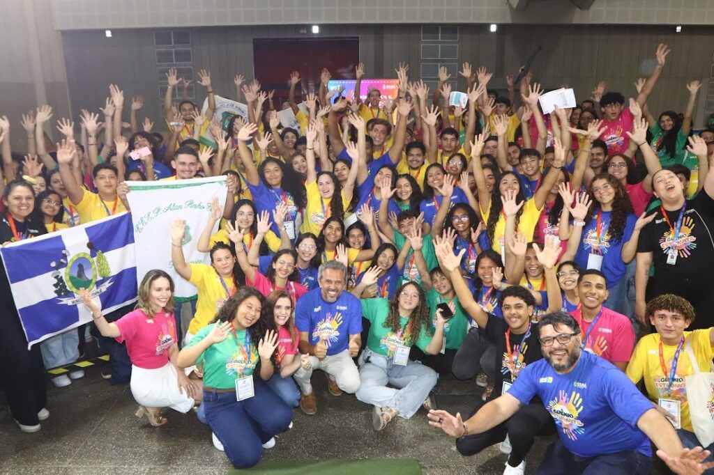 Governo do Ceará lança Programa LEVE e inclui tênis no fardamento escolar para fortalecer protagonismo estudantil