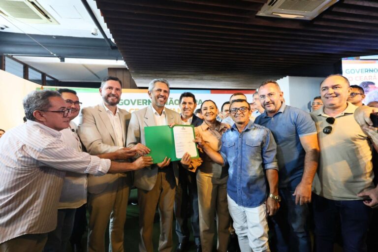 Com investimento de R$ 64 milhões, Ceará leva água tratada a 46 municípios e beneficia 40 mil moradores da zona rural