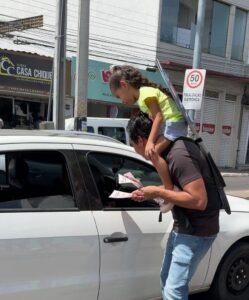 Felipe Vasques surpreende e presta contas do mandato no sinal do Pirajá