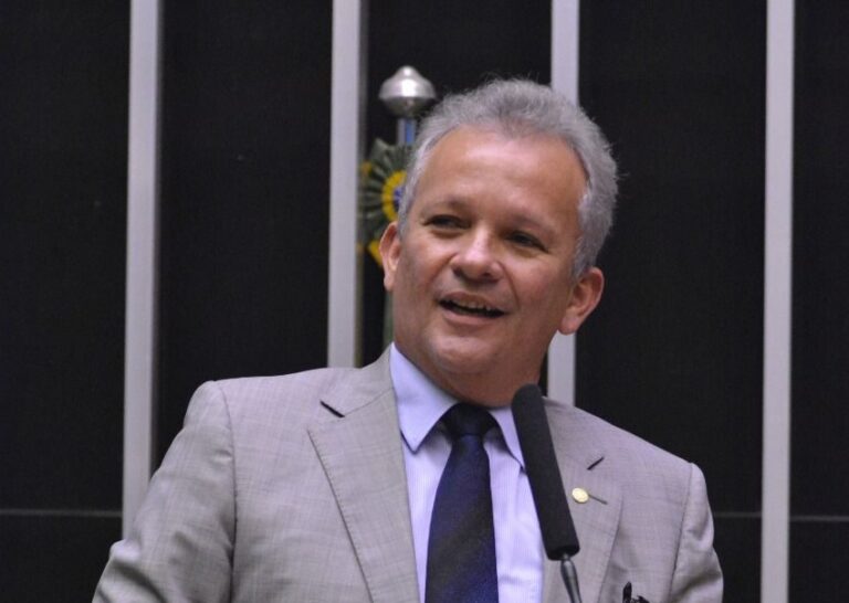 Acima foto do texto do deputado André Figueiredo