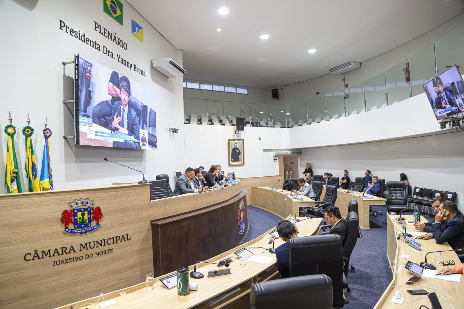 Camara de Juazeiro aprova projeto que beneficia profissionais de Educacao Fisica e mais 26 materias