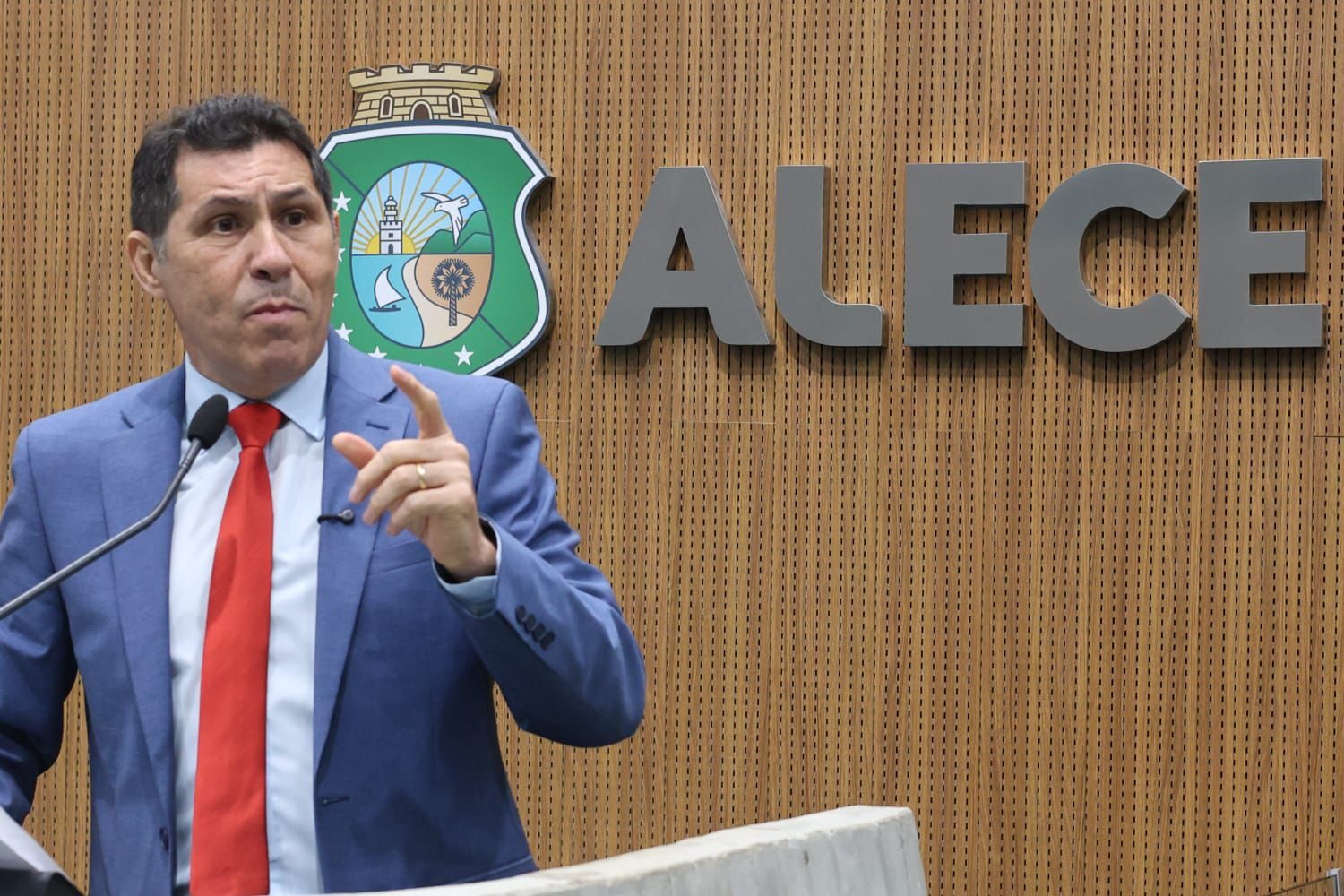 De Assis Diniz alfineta oposicao e afirma que Elmano sera eleito no 1o turno
