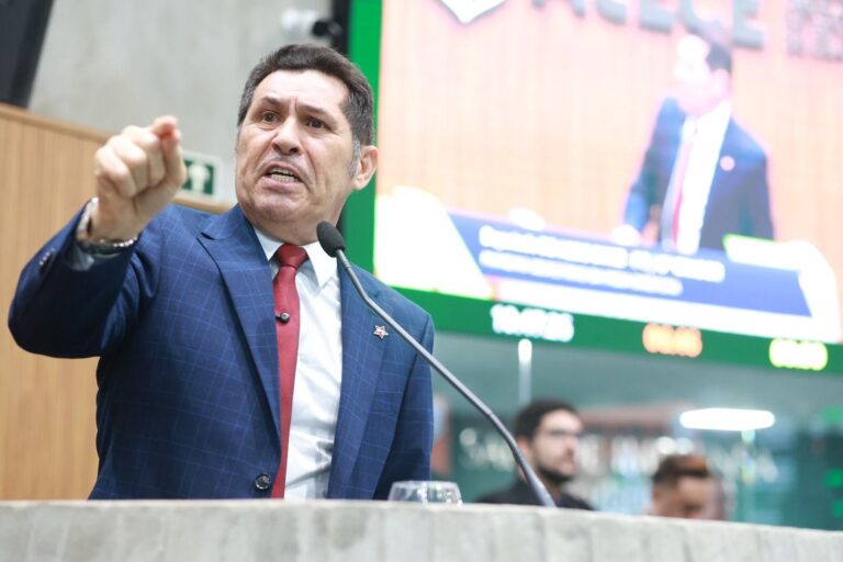 Presidente Hugo Motta mostra