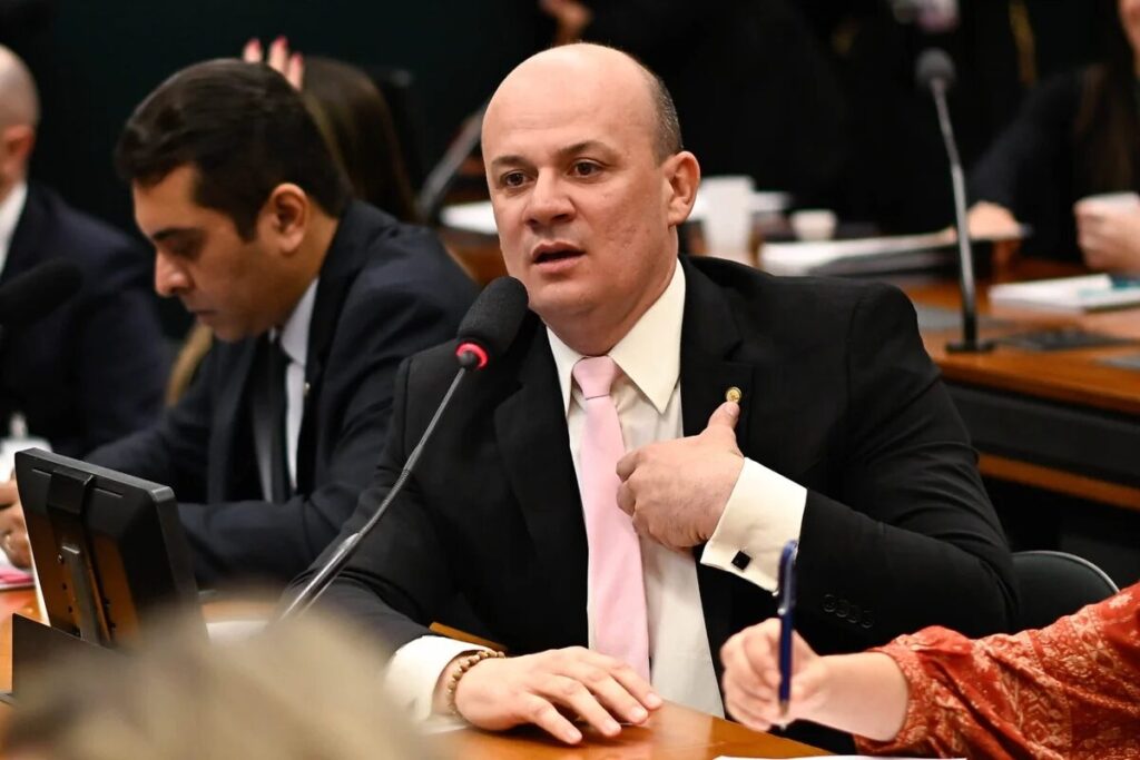 Oposição tenta driblar recesso e intensifica pressão por impeachment de Alexandre de Moraes 1 Oposição tenta driblar recesso e intensifica pressão por impeachment de Alexandre de Moraes