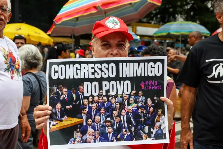 Atos em todo o Brasil rejeitam PL da Dosimetria e reforçam grito de “sem anistia” aos golpistas do 8 de janeiro 11 Atos em todo o Brasil rejeitam PL da Dosimetria e reforçam grito de “sem anistia” aos golpistas do 8 de janeiro