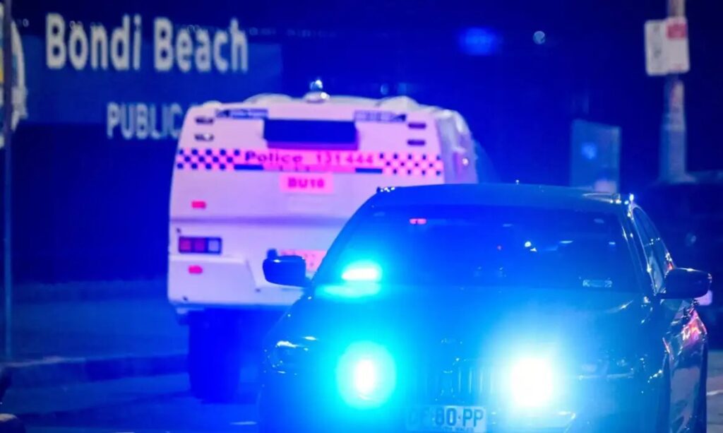 Tiroteio em festa judaica deixa 12 mortos na praia de Bondi, na Austrália, durante celebração do Hanukkah 1 Tiroteio em festa judaica deixa 12 mortos na praia de Bondi, na Austrália, durante celebração do Hanukkah