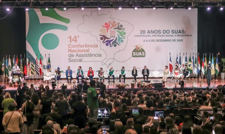 Lula propõe reunião entre Poderes e sociedade para criar mutirão educacional contra feminicídio 15 Com informações da Agência Brasil