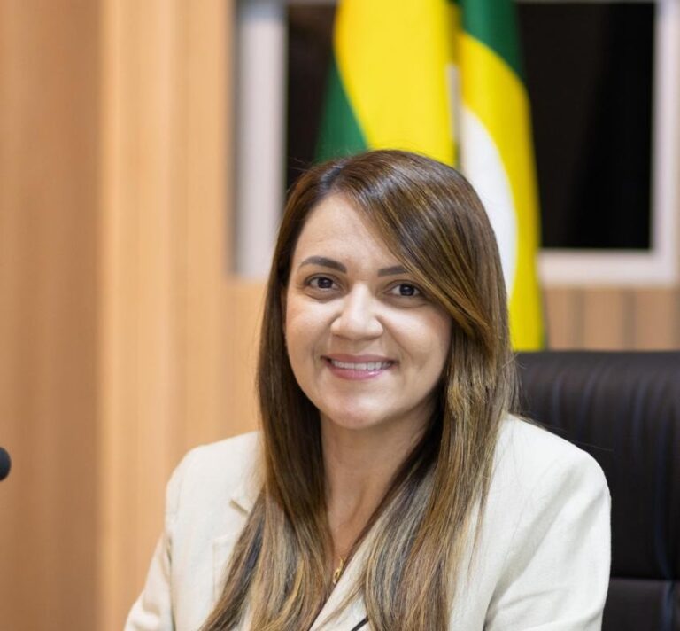 Vereadora Ariza Silva solicita afastamento temporário e suplente Jackson Arrais assume cadeira na Câmara do Crato 10 Vereadora Ariza Silva solicita afastamento temporário e suplente Jackson Arrais assume cadeira na Câmara do Crato